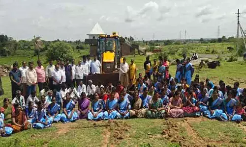 గర్గుల్ గ్రామంలో  రెండు మహిళా సంఘ భవనాలకు భూమి పూజ