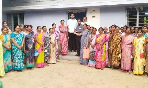 లెక్క చెప్పట్లే.. బుక్కులియ్యట్లే.. సీఏ తీరుపై తీవ్ర విమర్శలు