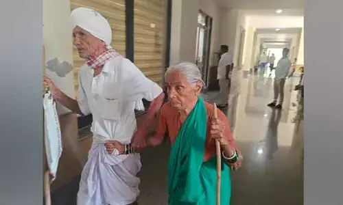కుమారులు ఇద్దరూ మా బాగోగులు చూసుకోవడం లేదు