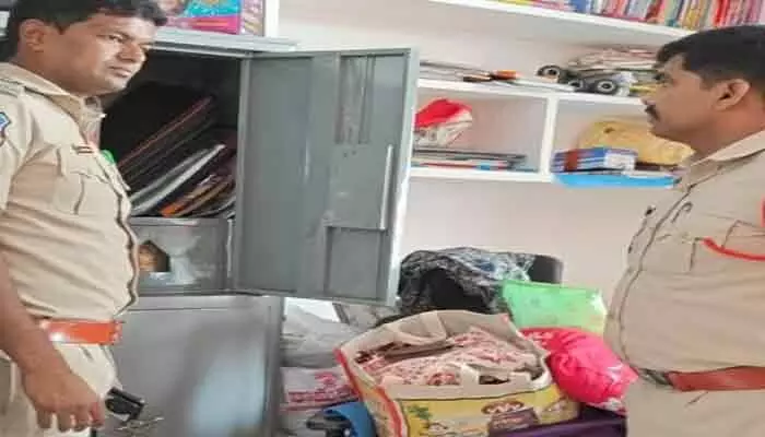 కాకతీయ నగర్లో చోరీ కాకతీయ నగర్లో చోరీ
