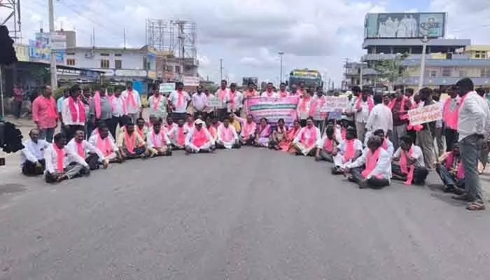 దేవాదుల నీళ్లు ఇవ్వాలని బీఆర్ఎస్ ధర్నా దేవాదుల నీళ్లు ఇవ్వాలని బీఆర్ఎస్ ధర్నా
