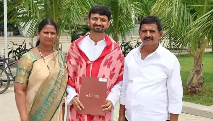 గ్రామీణ యువతకు స్ఫూర్తిగా డా.చేతరాజుపల్లి వీరేందర్ గ్రామీణ యువతకు స్ఫూర్తిగా డా.చేతరాజుపల్లి వీరేందర్