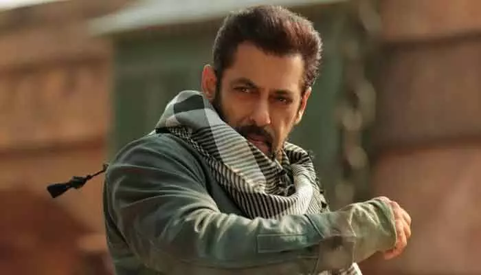 గుర్తు పట్టలేనంతగా మారిపోయిన సల్మాన్ ఖాన్.. అనారోగ్యంపై వస్తున్న వార్తలకు ట్వీట్తో అదిరిపోయే ట్విస్ట్! గుర్తు పట్టలేనంతగా మారిపోయిన సల్మాన్ ఖాన్.. అనారోగ్యంపై వస్తున్న వార్తలకు ట్వీట్తో అదిరిపోయే ట్విస్ట్!