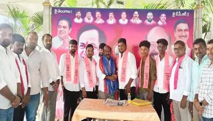 బీఆర్ఎస్లో యూత్ కాంగ్రెస్ నాయకుల చేరిక.. బీఆర్ఎస్లో యూత్ కాంగ్రెస్ నాయకుల చేరిక..
