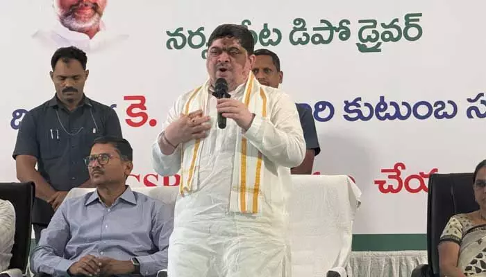 ఆర్టీసీ కార్మికులకు గుడ్ న్యూస్.. త్వరలో విలీన ప్రక్రియ ప్రారంభం: మంత్రి పొన్నం ఆర్టీసీ కార్మికులకు గుడ్ న్యూస్.. త్వరలో విలీన ప్రక్రియ ప్రారంభం: మంత్రి పొన్నం