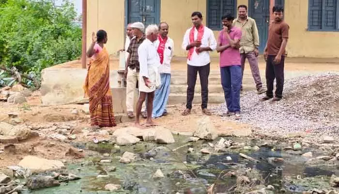 అంబేద్కర్ భవనం ఎదుట మురుగునీరు తొలగించాలి.. అంబేద్కర్ భవనం ఎదుట మురుగునీరు తొలగించాలి..