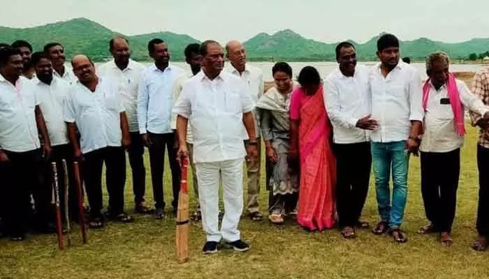 మేడారం రిజర్వాయర్ సందర్శించిన మాజీ మంత్రి కొప్పుల ఈశ్వర్ మేడారం రిజర్వాయర్ సందర్శించిన మాజీ మంత్రి కొప్పుల ఈశ్వర్
