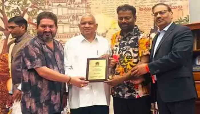 ఖమ్మం కవి మంత్రిప్రగడ శ్రీనివాసరావుకు అంతర్జాతీయ సాహిత్య పురస్కారం ఖమ్మం కవి మంత్రిప్రగడ శ్రీనివాసరావుకు అంతర్జాతీయ సాహిత్య పురస్కారం