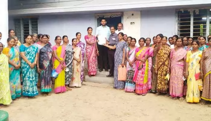 లెక్క చెప్పట్లే.. బుక్కులియ్యట్లే.. సీఏ తీరుపై తీవ్ర విమర్శలు లెక్క చెప్పట్లే.. బుక్కులియ్యట్లే.. సీఏ తీరుపై తీవ్ర విమర్శలు