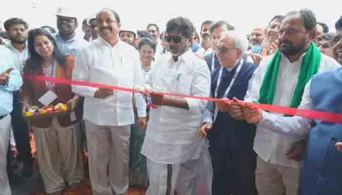 ఆయిల్ పామ్ సాగుతోనే రైతులకు స్థిరమైన ఆదాయం ఆయిల్ పామ్ సాగుతోనే రైతులకు స్థిరమైన ఆదాయం