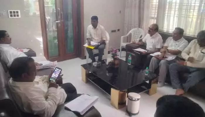 ప్రభుత్వ ఆస్పత్రి పనుల పై ఎమ్మెల్యే కసిరెడ్డి నారాయణరెడ్డి సమీక్ష ప్రభుత్వ ఆస్పత్రి పనుల పై ఎమ్మెల్యే కసిరెడ్డి నారాయణరెడ్డి సమీక్ష