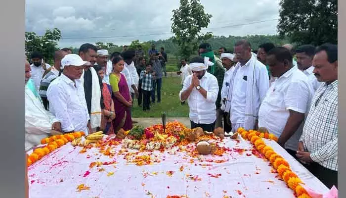సిడం శంభు స్పూర్తితో ఉద్యమాలు : ఎమ్మెల్యే వెడ్మ బొజ్జు పటేల్ సిడం శంభు స్పూర్తితో ఉద్యమాలు : ఎమ్మెల్యే వెడ్మ బొజ్జు పటేల్