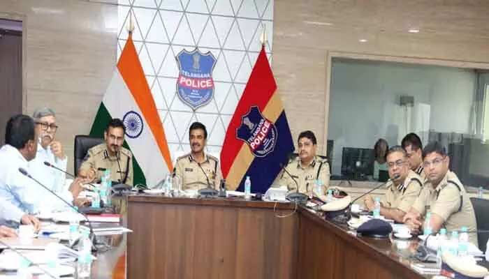 పోలీసుల సంక్షేమానికి పెద్దపీట.. ప్రతి ఉద్యోగికి ఆరోగ్య భద్రత : డీజీపీ సీ.వీ. ఆనంద్ పోలీసుల సంక్షేమానికి పెద్దపీట.. ప్రతి ఉద్యోగికి ఆరోగ్య భద్రత : డీజీపీ సీ.వీ. ఆనంద్