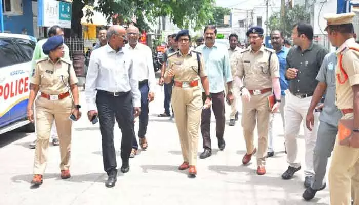 వరంగల్ యం.జి.యం ను సందర్శించిన సీపీ.. వరంగల్ యం.జి.యం ను సందర్శించిన సీపీ..