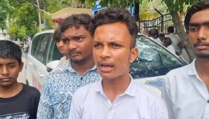 ప్రభుత్వ జూనియర్ కాలేజీ ప్రిన్సిపల్పై పోలీసులకు విద్యార్థుల ఫిర్యాదు ప్రభుత్వ జూనియర్ కాలేజీ ప్రిన్సిపల్పై పోలీసులకు విద్యార్థుల ఫిర్యాదు