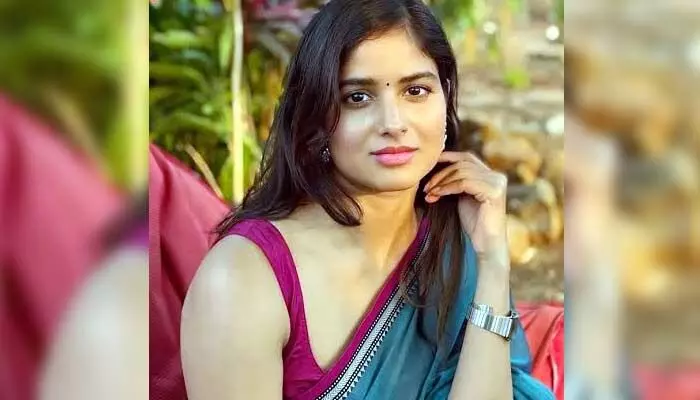 దర్శకురాలుగా పరిచయం కాబోతున్న హీరోయిన్.. ఇంట్రెస్టింగ్ లైన్తో సినిమా! దర్శకురాలుగా పరిచయం కాబోతున్న హీరోయిన్.. ఇంట్రెస్టింగ్ లైన్తో సినిమా!