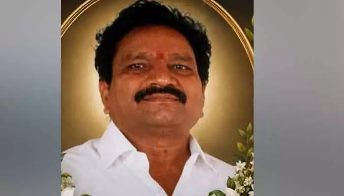 హైదరాబాద్లో రోడ్డు ప్రమాదం.. జహీరాబాద్ వాసి మృతి హైదరాబాద్లో రోడ్డు ప్రమాదం.. జహీరాబాద్ వాసి మృతి
