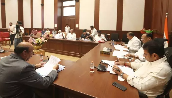 ప్రజల గొంతుకగా పిటిషన్స్ కమిటీ.. నిబంధనల ప్రకారమే పిటిషన్ల స్వీకరణ: మంత్రి శ్రీధర్ బాబు ప్రజల గొంతుకగా పిటిషన్స్ కమిటీ.. నిబంధనల ప్రకారమే పిటిషన్ల స్వీకరణ: మంత్రి శ్రీధర్ బాబు