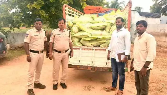 తాడూర్లో నకిలీ డీఏపీ కలకలం.. 80 బ్యాగులు సీజ్ తాడూర్లో నకిలీ డీఏపీ కలకలం.. 80 బ్యాగులు సీజ్