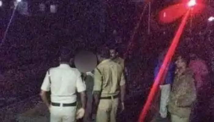 చనిపోతానన్న వ్యక్తిని 10 నిమిషాల్లో కాపాడిన పోలీసులు చనిపోతానన్న వ్యక్తిని 10 నిమిషాల్లో కాపాడిన పోలీసులు