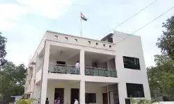 క్యాంపు కార్యాలయంలో ఏం జరిగింది? అఘాయిత్యమా... ఆత్మహత్యాయత్నమా? క్యాంపు కార్యాలయంలో ఏం జరిగింది? అఘాయిత్యమా... ఆత్మహత్యాయత్నమా?