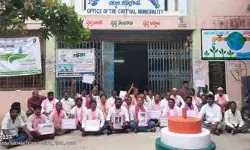 కోతులు, వీధికుక్కల సమస్యపై బీఆర్ఎస్ ధర్నా కోతులు, వీధికుక్కల సమస్యపై బీఆర్ఎస్ ధర్నా