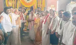కార్యకర్తలు మొక్కిన మొక్కులను నెరవేర్చిన ఎమ్మెల్యే దంపతులు.. కార్యకర్తలు మొక్కిన మొక్కులను నెరవేర్చిన ఎమ్మెల్యే దంపతులు..