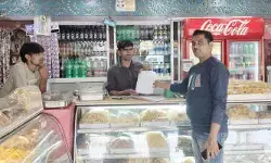 సింగిల్ యూజ్ ప్లాస్టిక్ వినియోగం పై దుకాణాలకు నోటీసులు సింగిల్ యూజ్ ప్లాస్టిక్ వినియోగం పై దుకాణాలకు నోటీసులు