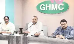 ఎన్యూమరేషన్ ఫారాలు బీఎల్ఓలకు ఇవ్వడి.. ఓటర్లకు GHMC కమిషనర్ కీలక పిలుపు ఎన్యూమరేషన్ ఫారాలు బీఎల్ఓలకు ఇవ్వడి.. ఓటర్లకు GHMC కమిషనర్ కీలక పిలుపు