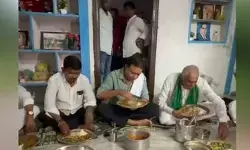 దళిత నాయకుని ఇంట్లో కేటీఆర్ సహపంక్తి భోజనం దళిత నాయకుని ఇంట్లో కేటీఆర్ సహపంక్తి భోజనం