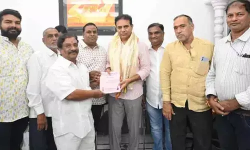 చారిత్రాత్మక శ్రీ అక్కన్న మాదన్న మహంకాళి ఆలయ బోనాల ఉత్సవాలకు కేటీఆర్‌కు ఆహ్వానం