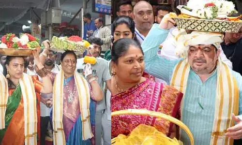 బల్కంపేట ఎల్లమ్మ అమ్మవారి కల్యాణ మహోత్సవం.. పట్టు వస్త్రాలు సమర్పించిన మంత్రులు