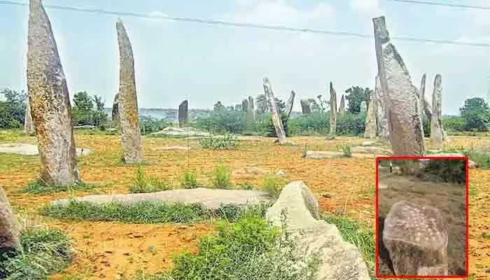 4 వేల ఏళ్ల చరిత్రకు ప్రపంచ గుర్తింపు.. ముడుమాల్ నిలువురాళ్లపై యునెస్కో దృష్టి 4 వేల ఏళ్ల చరిత్రకు ప్రపంచ గుర్తింపు.. ముడుమాల్ నిలువురాళ్లపై యునెస్కో దృష్టి