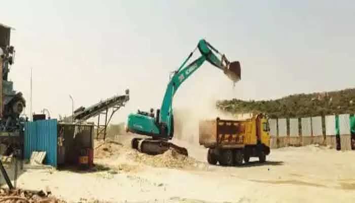 ఫిర్యాదులున్నా చర్యలేవీ?.. అక్రమ క్రషర్పై గనుల శాఖ మౌనం ఫిర్యాదులున్నా చర్యలేవీ?.. అక్రమ క్రషర్పై గనుల శాఖ మౌనం