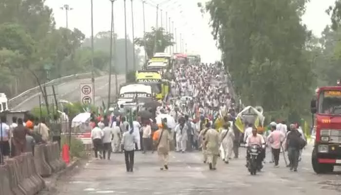 భగ్గుమన్న రైతాంగం: శంభూ బార్డర్ వద్ద ఉద్రిక్తత.. హర్యానా సరిహద్దులు క్లోజ్ భగ్గుమన్న రైతాంగం: శంభూ బార్డర్ వద్ద ఉద్రిక్తత.. హర్యానా సరిహద్దులు క్లోజ్