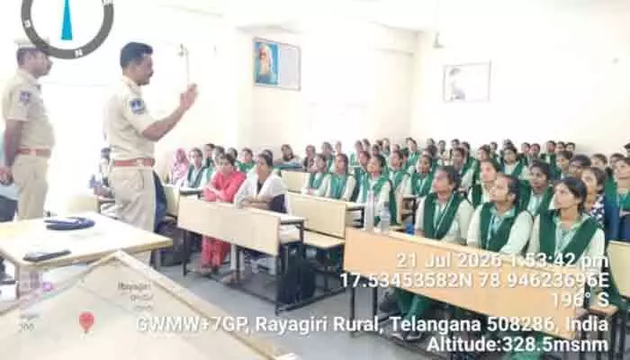 విద్యార్థులు సైబర్ నేరాలపై అవగాహన పెంపొందించుకోవాలి విద్యార్థులు సైబర్ నేరాలపై అవగాహన పెంపొందించుకోవాలి