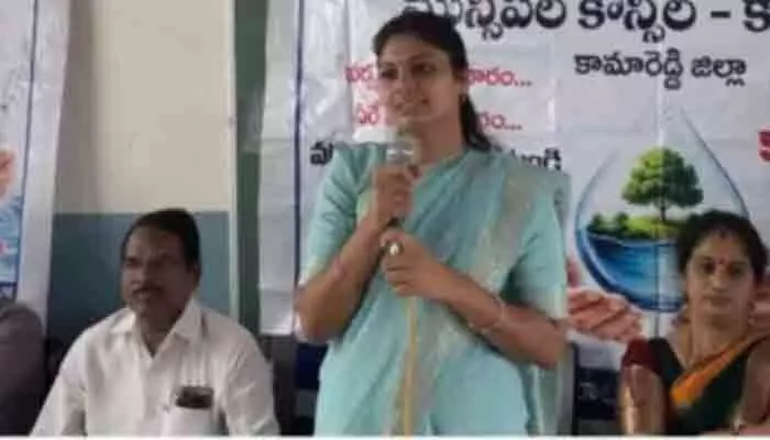 వర్షపు నీటిని ఒడిసి పట్టి.. భావి తరాలకు నీటి భద్రత అందిద్దాం వర్షపు నీటిని ఒడిసి పట్టి.. భావి తరాలకు నీటి భద్రత అందిద్దాం