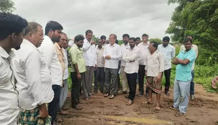 కబ్జాలో ఉన్న బాధితులకు న్యాయం జరిగేలా చర్యలు తీసుకుంటాం : తహశీల్దార్ మునీరుద్దీన్ కబ్జాలో ఉన్న బాధితులకు న్యాయం జరిగేలా చర్యలు తీసుకుంటాం : తహశీల్దార్ మునీరుద్దీన్