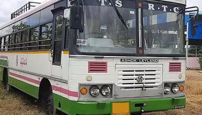 కోరుట్ల ఆర్టీసీ బస్సు చోరీ.. పోలీసుల అదుపులో నిందితుడు కోరుట్ల ఆర్టీసీ బస్సు చోరీ.. పోలీసుల అదుపులో నిందితుడు