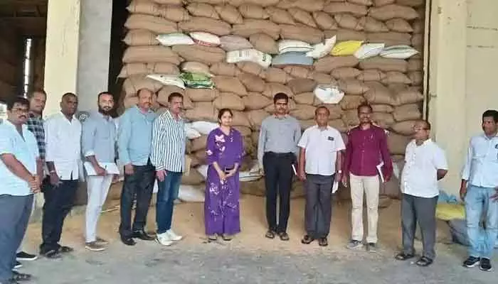 కొల్చారం సత్యసాయి రైస్ మిల్లు పై విజిలెన్స్ దాడులు కొల్చారం సత్యసాయి రైస్ మిల్లు పై విజిలెన్స్ దాడులు