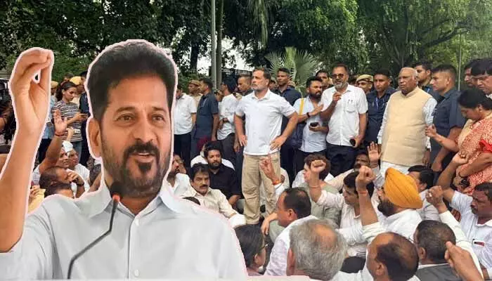 మోడీ, అమిత్ షా రాజీనామా చేయాలి.. రాహుల్ ధర్నాకు మద్దతుగా సీఎం రేవంత్ రెడ్డి ట్వీట్ మోడీ, అమిత్ షా రాజీనామా చేయాలి.. రాహుల్ ధర్నాకు మద్దతుగా సీఎం రేవంత్ రెడ్డి ట్వీట్