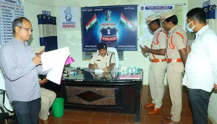 రోడ్డు ప్రమాదాల నివారణకు ప్రత్యేక కార్యాచరణ చేపట్టాలి : ఎస్పీ డి.వి. శ్రీనివాస రావు రోడ్డు ప్రమాదాల నివారణకు ప్రత్యేక కార్యాచరణ చేపట్టాలి : ఎస్పీ డి.వి. శ్రీనివాస రావు