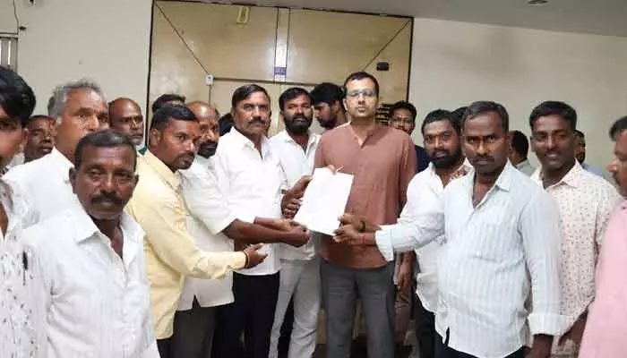 రైతులకు న్యాయం చేయండి : ఎమ్మెల్సీ అంజిరెడ్డి రైతులకు న్యాయం చేయండి : ఎమ్మెల్సీ అంజిరెడ్డి
