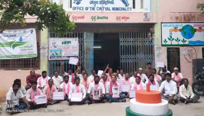 కోతులు, వీధికుక్కల సమస్యపై బీఆర్ఎస్ ధర్నా కోతులు, వీధికుక్కల సమస్యపై బీఆర్ఎస్ ధర్నా