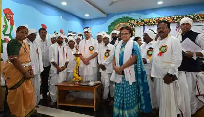 మాతృ భాషల పరిరక్షణ అందరి బాధ్యత : ఎమ్మెల్యే వెడ్మ బొజ్జు పటేల్ మాతృ భాషల పరిరక్షణ అందరి బాధ్యత : ఎమ్మెల్యే వెడ్మ బొజ్జు పటేల్