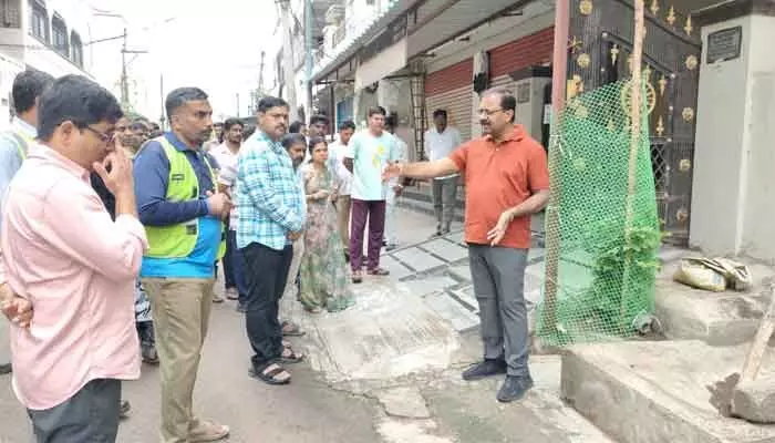 పారిశుద్ధ్య నిర్వహణ పై సమగ్ర ప్రణాళికతో పనులు చేపట్టండి: కమిషనర్ పారిశుద్ధ్య నిర్వహణ పై సమగ్ర ప్రణాళికతో పనులు చేపట్టండి: కమిషనర్
