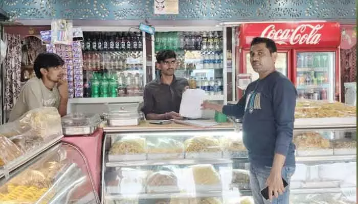 సింగిల్ యూజ్ ప్లాస్టిక్ వినియోగం పై దుకాణాలకు నోటీసులు సింగిల్ యూజ్ ప్లాస్టిక్ వినియోగం పై దుకాణాలకు నోటీసులు