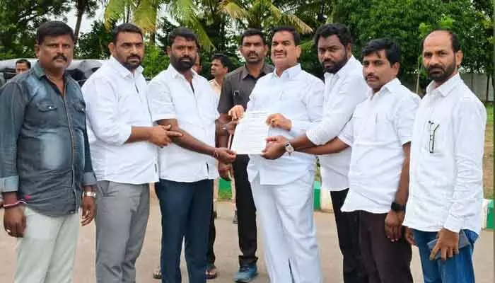 గ్రామ అభివృద్ధికి రూ.70 లక్షలు మంజూరు గ్రామ అభివృద్ధికి రూ.70 లక్షలు మంజూరు
