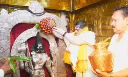 వానలు కురవాలి.. కొత్తకొండ వీరభద్రుడికి మంత్రి పొన్నం అభిషేకం, వరుణయాగం! వానలు కురవాలి.. కొత్తకొండ వీరభద్రుడికి మంత్రి పొన్నం అభిషేకం, వరుణయాగం!