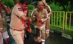 పెద్దపల్లిలో రోడ్డు ప్రమాదం.. డీసీఎం వ్యాన్ క్యాబిన్ ధ్వంసం.. వెంటనే స్పందించిన పోలీసులు!
